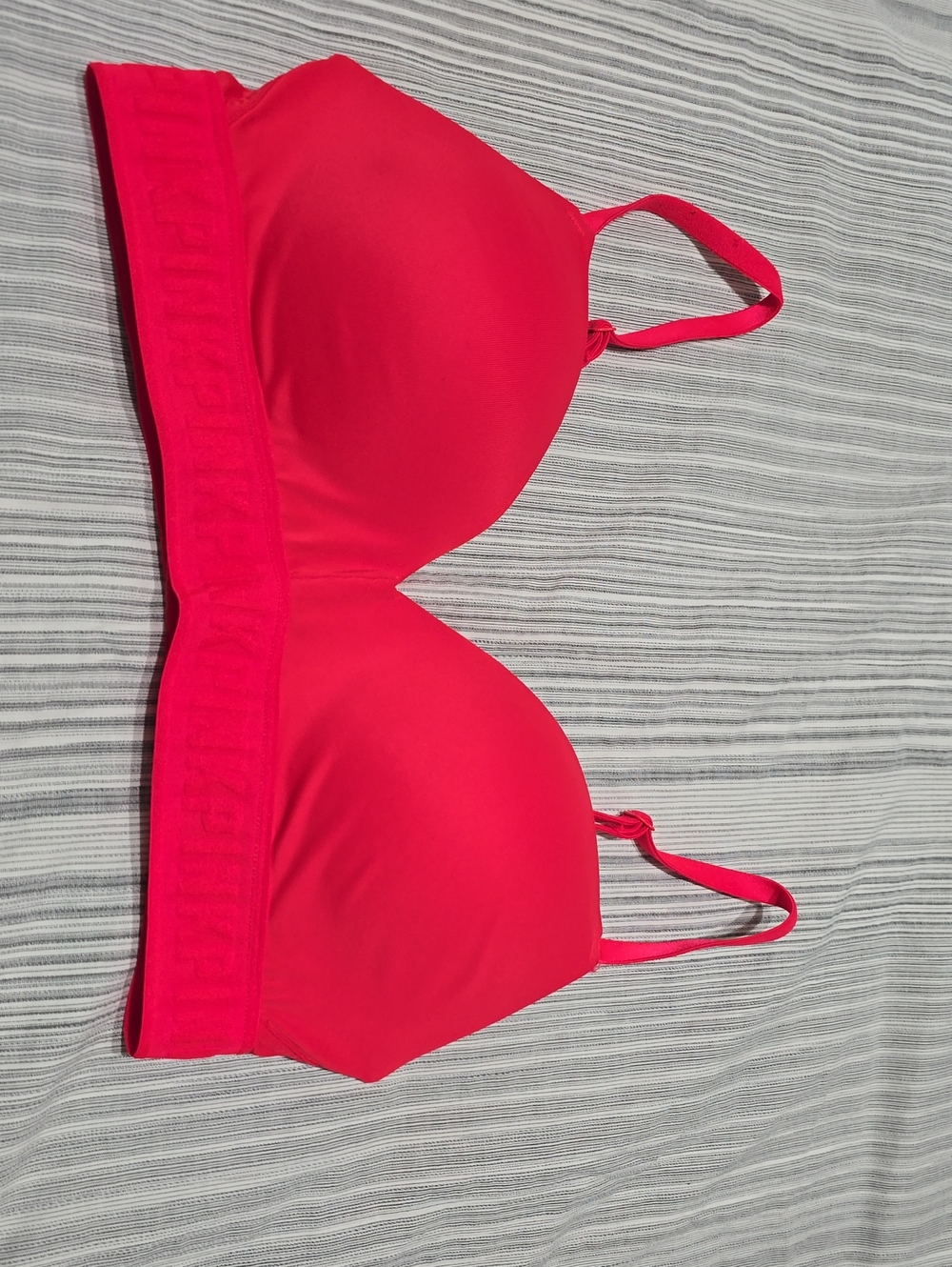 PINK Victoria's Secret Smooth Wireless Bra in Hot Pink
